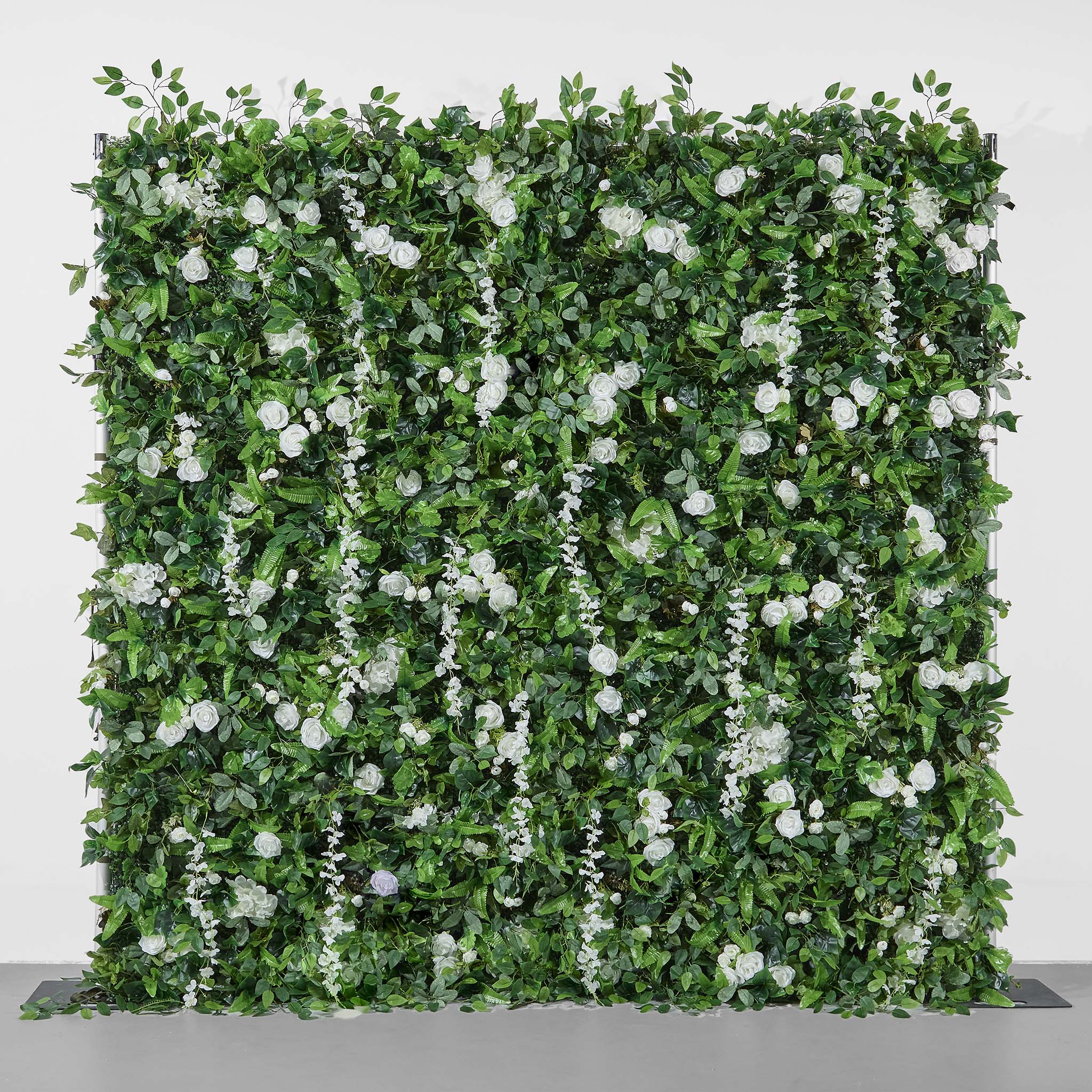 Do Wedding Table Decorations Need to Match the Wedding Theme