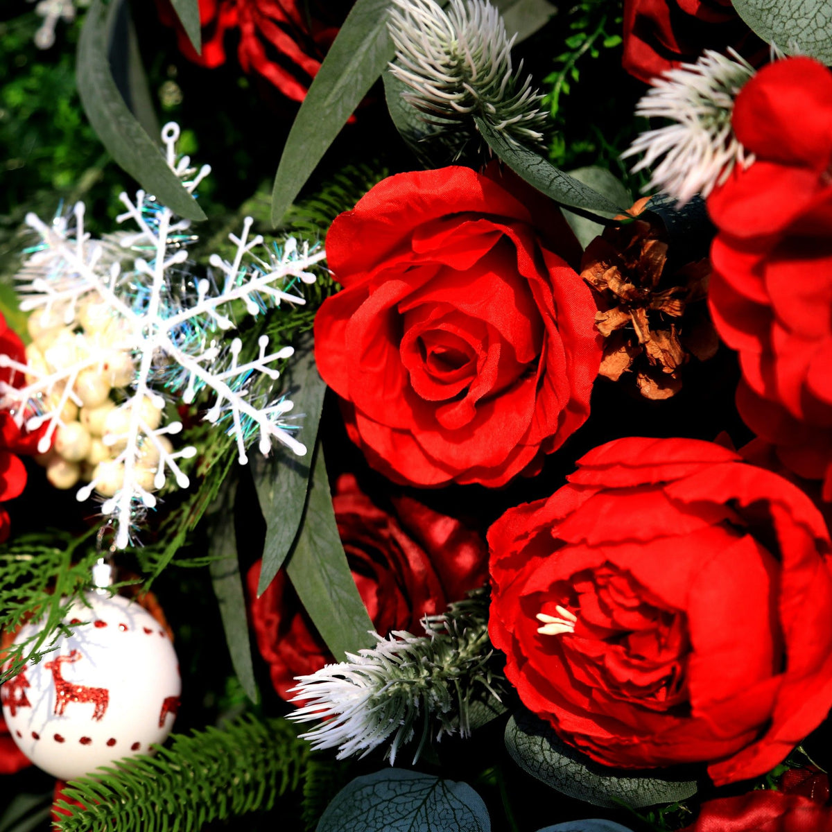 Aliflower Christmas Artificial Flower Wall Snow Rolling up Fabric Curtain Backdrop Decoration without Stand MCFL23003 - Ali Flowers